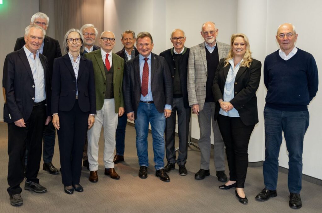 von links: J Kammann, H Helbig, GE Lang, KD Lemmen, GK Lang, H Hoerauf, B Seitz, F Grehn, R Guthoff, N Eter, M Foerster